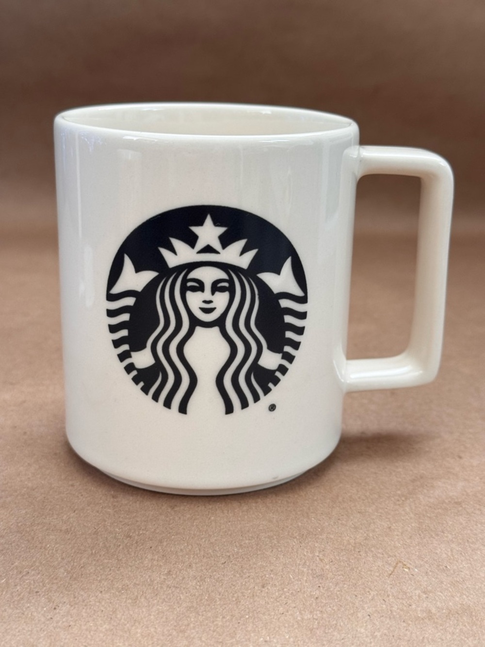 Starbucks 2015 Made In USA Siren Logo Cream Ceramic Coffee Mug. 14 fl oz